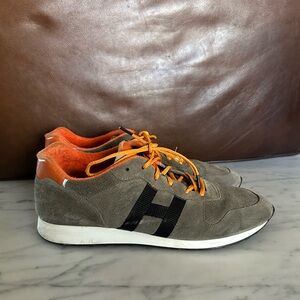 Stylish Men's Suede Sneakers
